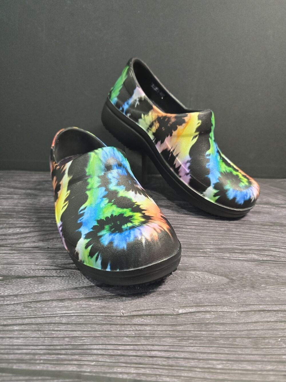 Crocs Neria Pro II Tie Dye Work Clogs Women's Size 7 Slip Resistant EUC Nurse